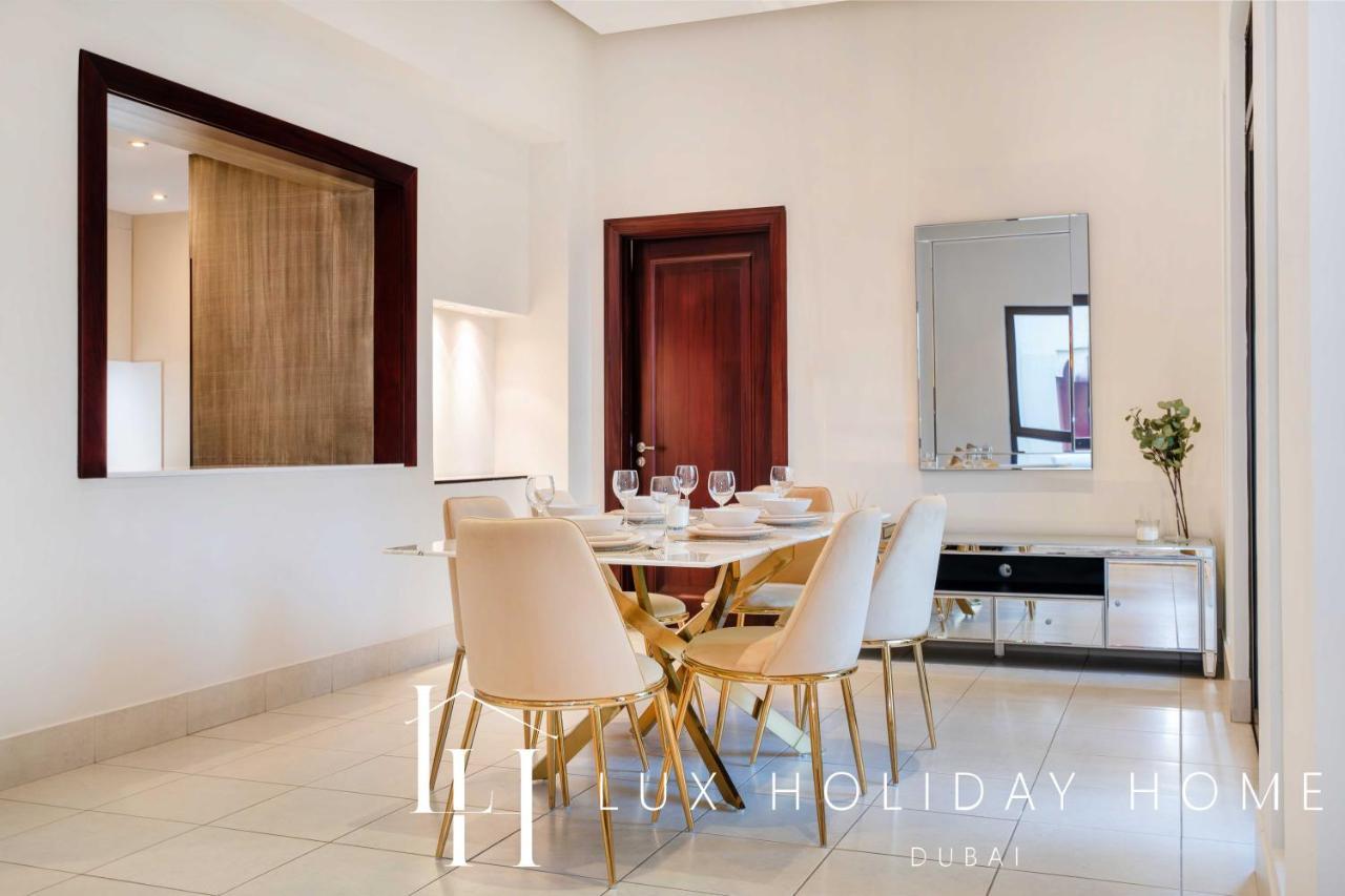 Lux The Burj Khalifa View Garden Apartment Dubai