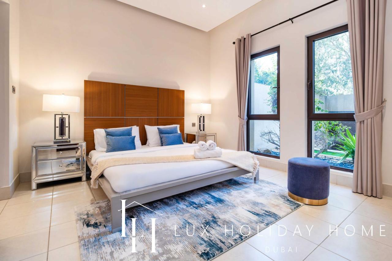 Lux The Burj Khalifa View Garden Apartment