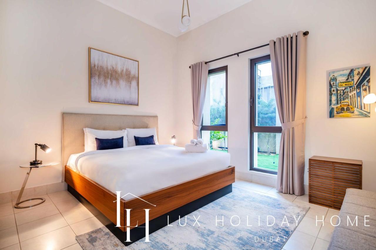 Lux The Burj Khalifa View Garden Apartment *